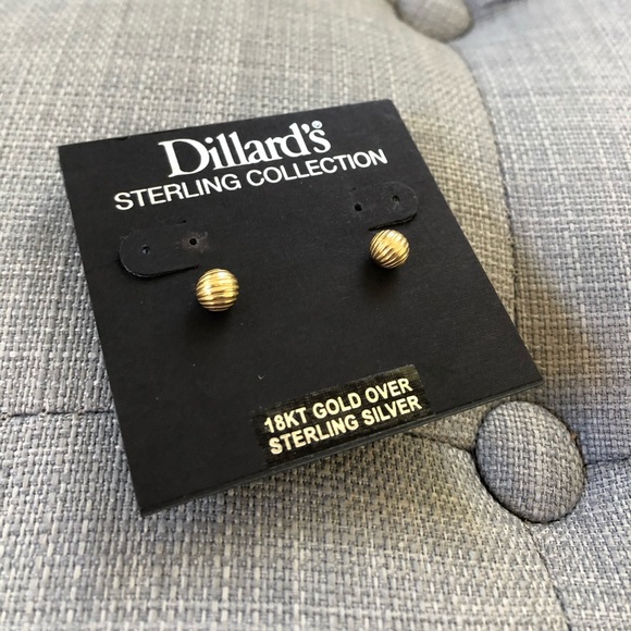 18 karat gold plated stud earrings - Picture 1 of 2